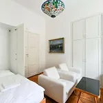 5 Single Confortable Beds At Charles Bridge