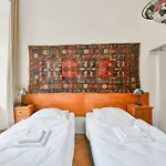 5 Single Confortable Beds At Charles Bridge