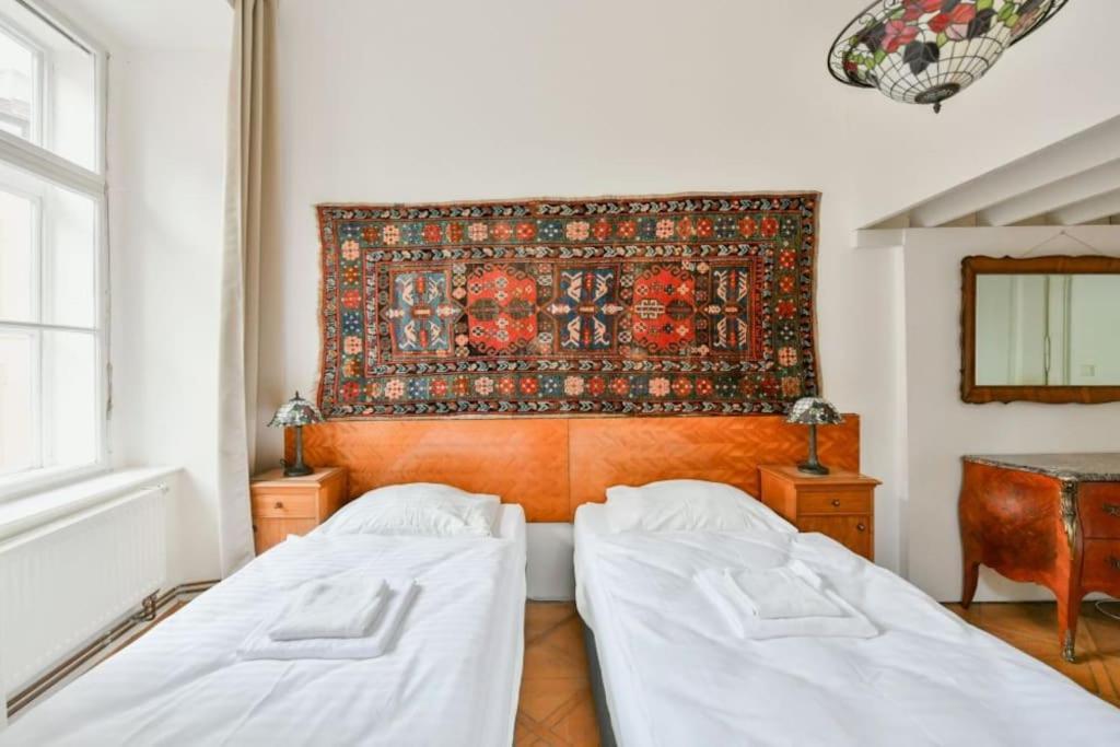 5 Single Confortable Beds At Charles Bridge * Prague